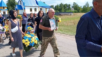 Пережив 19 місяців полону: на Волині провели в останню путь захисника Сергія Яцука