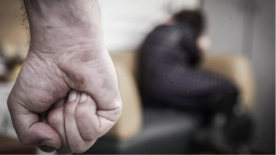 Волинянин бив та ображав своїх родичок на очах у дітей: чоловіка судили