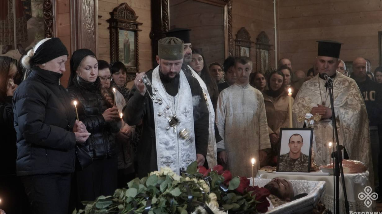 Донечка не пригорнеться до татуся: на Волині попрощались з 35-річним Героєм Сергієм Остапишиним