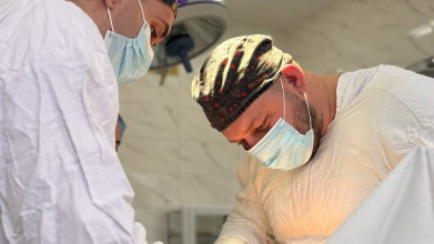Волинські медики врятували 72-річну пацієнтку з величезною защемленою грижею та некрозом кишківника