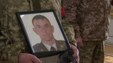 Через кілька днів мав йти у відпустку: у Луцьку попрощалися з Героєм Юрієм Вдовиченком