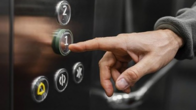 люди застрягають у ліфтах у Львові