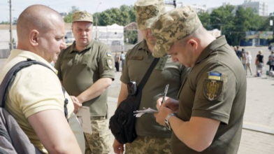 На Волині вчитель і троє безробітних писали у телеграмі, де працівники ТЦК роздають повістки: як їх покарали