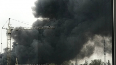 У Луцьку після обстрілу спостерігається сильне задимлення: просять обмежити перебування на вулиці