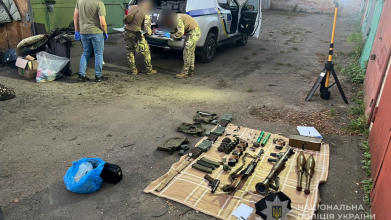 Зброя та міни: у Луцьку затримали 48-річного чоловіка з арсеналом у гаражі