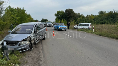 На Волині зіткнулися два авто: постраждало 5 людей, серед них -  двоє неповнолітніх. Оновлено