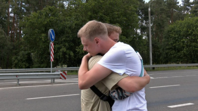 Три роки розлуки з братом: на Волині зустріли юнака, якого проти волі вивезли до Росії