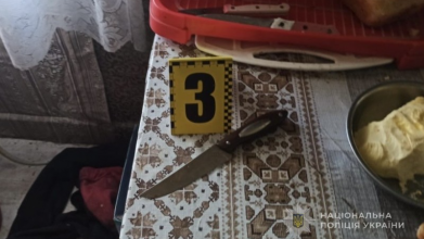 Звернулися по допомогу лише наступного дня: на Волині жінка поранила чоловіка ножем
