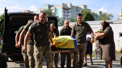 Загинув в бою на Харківщині: у Луцьку попрощалися з військовослужбовцем Дмитром Павловичем