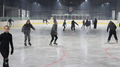 Нова локація – нові емоції: у Луцьку відкрили льодову арену «Снігова королева»