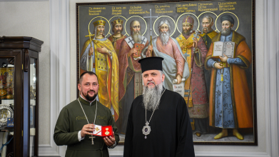 За жертовне служіння: Митрополит Епіфаній нагородив капелана з Волині