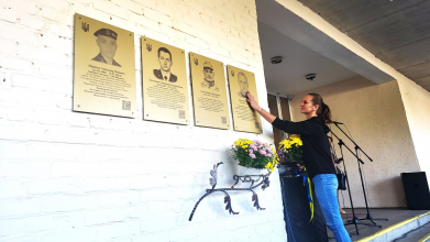 48 імен: у громаді на Волині відкрили меморіальні дошки на школах, де навчались полеглі Герої