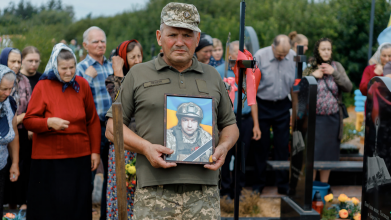 Загинув унаслідок ворожого мінометного обстрілу: на Волині попрощались із Героєм Леонідом Івчуком