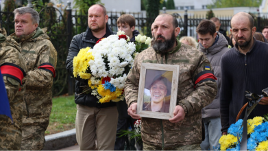 У Луцьку попрощалися з 30-річним добровольцем Владиславом Драганчуком