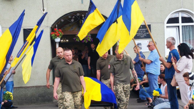 Повернувся додому через 16 місяців: у Ковелі попрощалися із загиблим морпіхом Русланом Нечипоруком