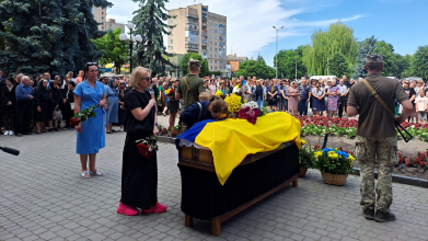 Онучку так і не встиг побачити: на Волині попрощались з Героєм Сергієм Булавкою