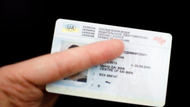 З 1 серпня в Україні видаватимуть водійські права нового зразка
