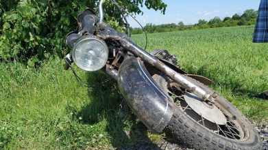 На Волині 17-річний мотоцикліст не впорався з керуванням та злетів з дороги