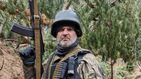  «Не хвилюйся, мамо, ми в лісі рибку ловимо», а у слухавці – вибухи: спогади про Героя з Волині Євгена Сороку