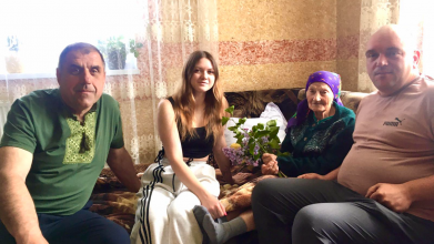 Має велику родину - двох онуків і п’ятьох правнуків: у громаді на Волині вітали довгожительку