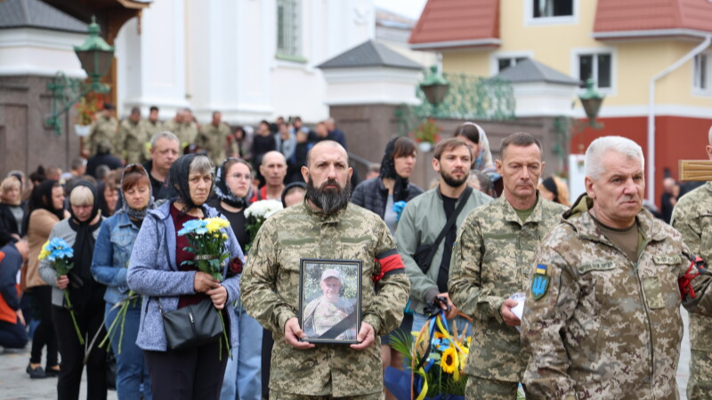Загинув більше року тому: у Луцьку попрощалися з полеглим на війні Героєм Чижуком Володимиром