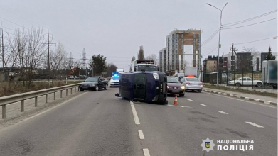 Від удару автомобіль перекинувся на дах: подробиці жахливої ДТП біля Луцька