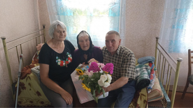 92 роки життя, сповненого випробувань і любові: на Волині привітали довгожительку