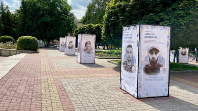 У місті на Волині встановили інсталяції з портретами захисників України