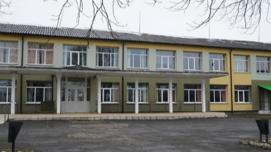 Поранив двох школярів: засудили неповнолітнього волинянина, який стріляв на території школи