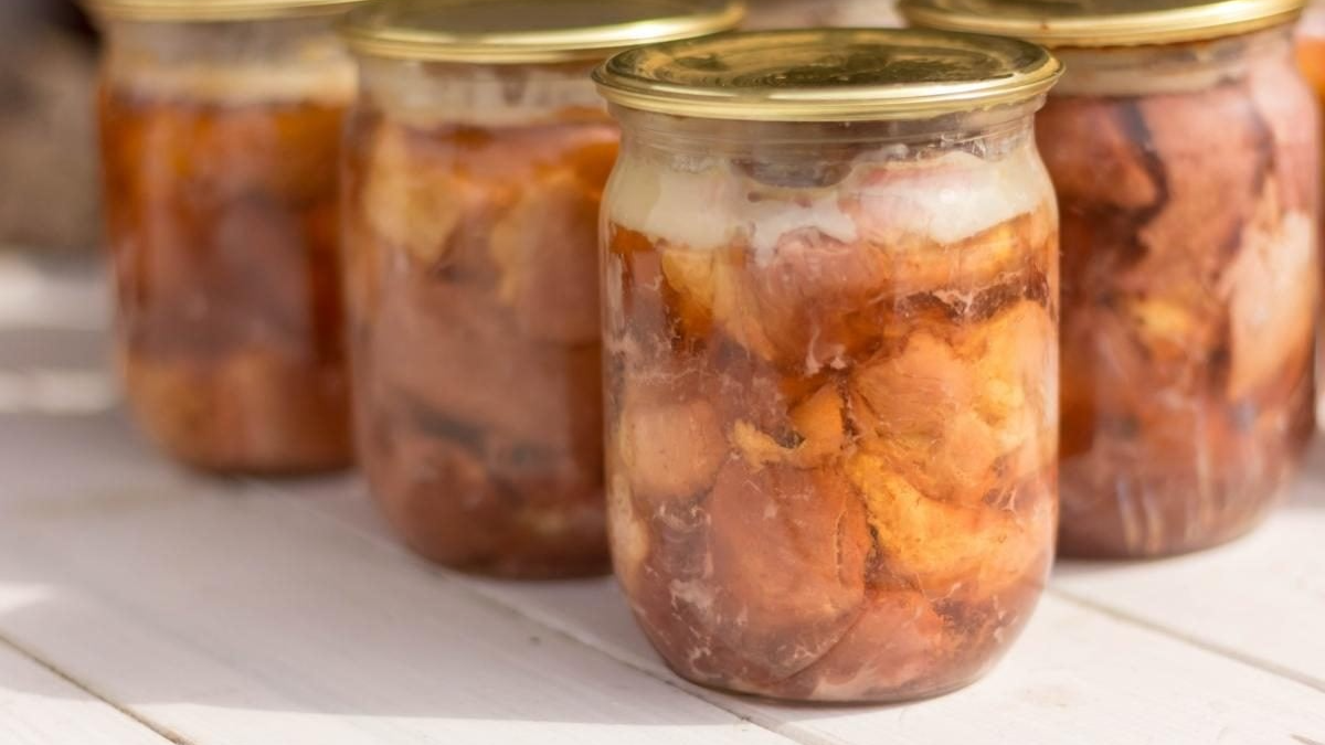 Домашня тушонка на зиму без автоклава виходить смачніша за магазинну: перевірений роками рецепт