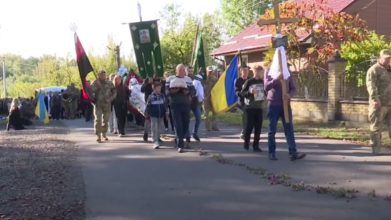 Батьки втратили двох синів: у Луцькому районі усією громадою прощалися з Героєм Андрієм Ольшевським