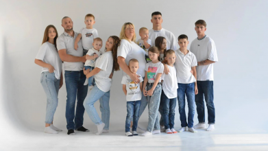 З України не випустили батька восьми дітей через одне слово в документі. Фото