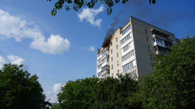  У Луцьку палала квартира на 9-у поверсі багатоповерхівки. Фото