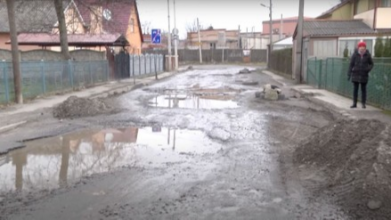 Про дорогу поки мріють: проблемну вулицю у Луцьку обіцяють «підлатати» влітку