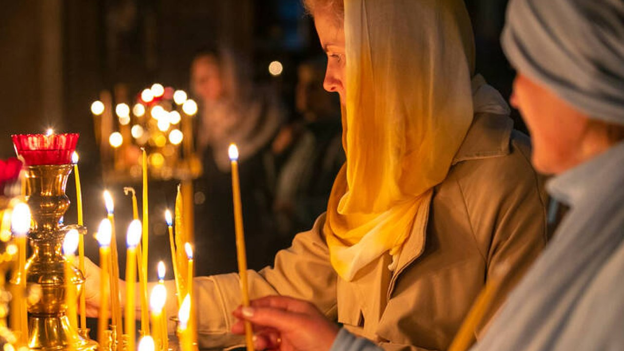 Чи можна жінкам заходити до храму в штанах