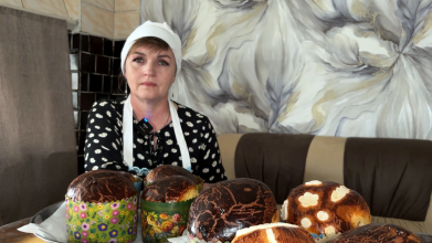 Прикордонниця з Волині пече паски за старовинним рецептом бабусі для рідних і колег
