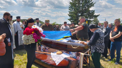 На Волині поховали 33-річного захисника Миколу Максимчука