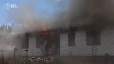 Через необережність під час куріння біля Луцька спалахнув будинок