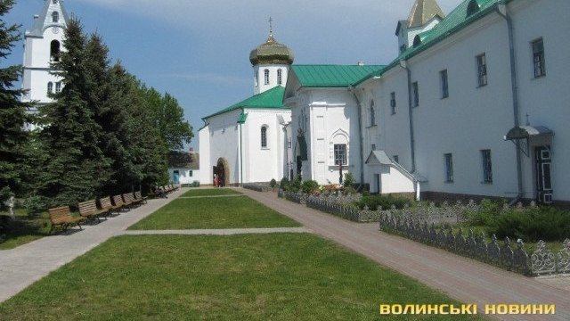 Суд щодо монастиря в селі Мильці на Волині затягують майже 200 заявами прихожан МП