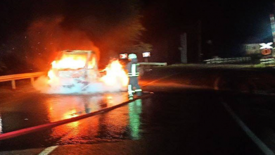 Загорілося під час руху: на Волині вщент згоріло авто. Фото