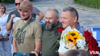 «Я взагалі не очікував, що повернуся»: у Луцьку зустріли звільненого з російського полону захисника Олександра Пришка