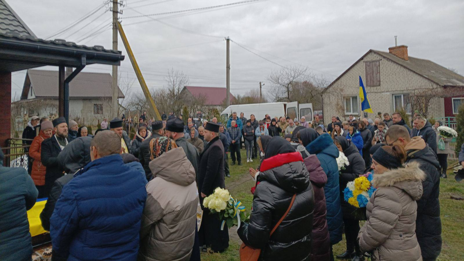 Дев’ять місяців вважався зниклим безвісти: на Волині останню земну дорогу провели Героя Василя Шміло