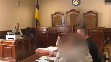 Тягала за волосся і вухо: волинянку судять за напад на поліцейських