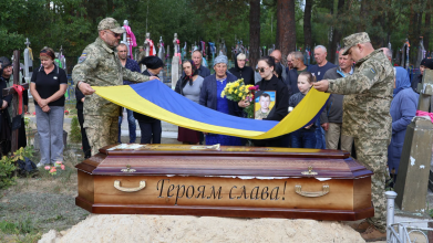 У громаді на Волині попрощалися із загиблим на Сумщині захисником Володимиром Хвесиком