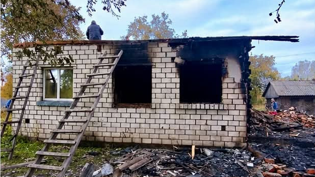 Готувалися до хрестин онуки, а втратили дім: на Волині згорів будинок родини військового