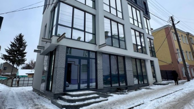 Виставили на продаж бізнес-центр біля Луцька за 34 мільйони