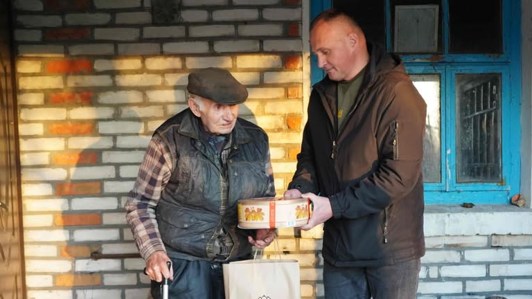 У громаді на Волині довгожителя привітали з 96-річчям