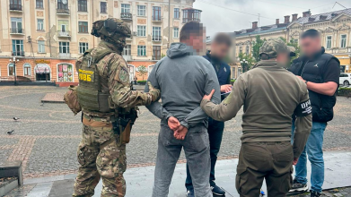 6 тисяч доларів за «переправу»: буковинський коп організував незаконну втечу ухилянтів через «Ягодин»