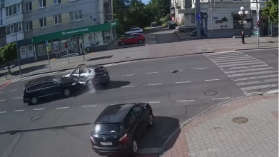 ДТП у Луцьку: показали момент зіткнення двох автівок на перехресті Шопена та Волі