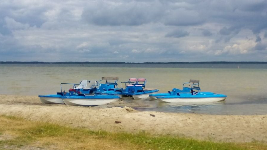 На Світязі під час негоди п’ятьох людей віднесло на катамарані, ще шість — на човні